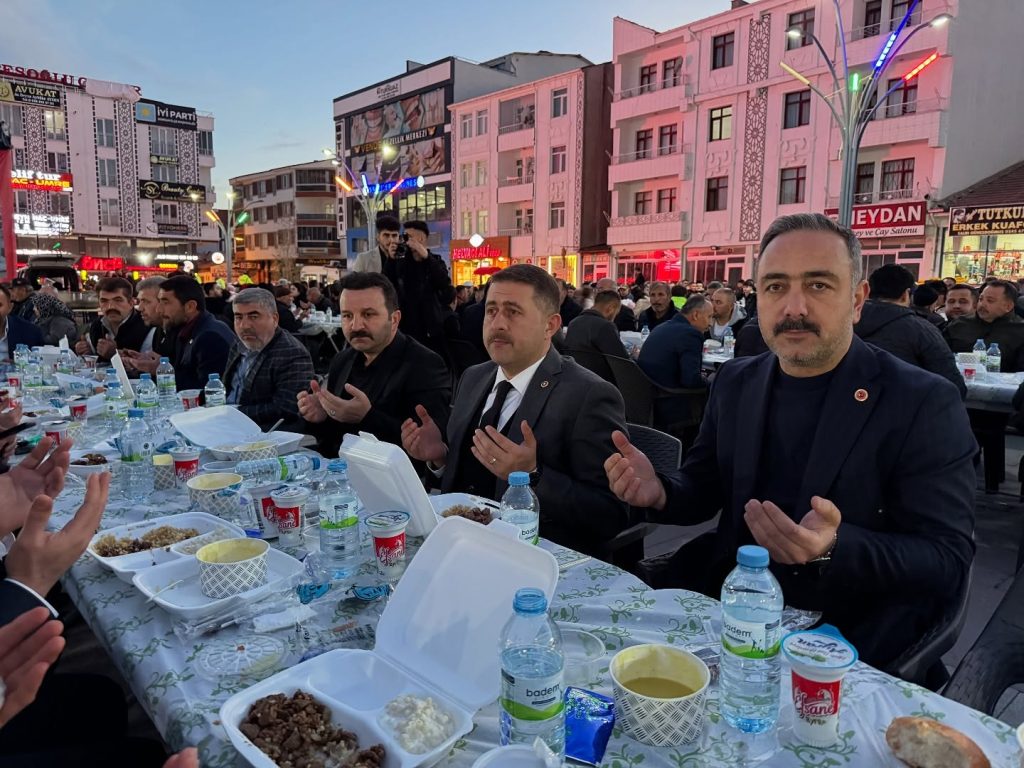 Milletvekili Sedef, vatandaşlarla iftarda buluştu