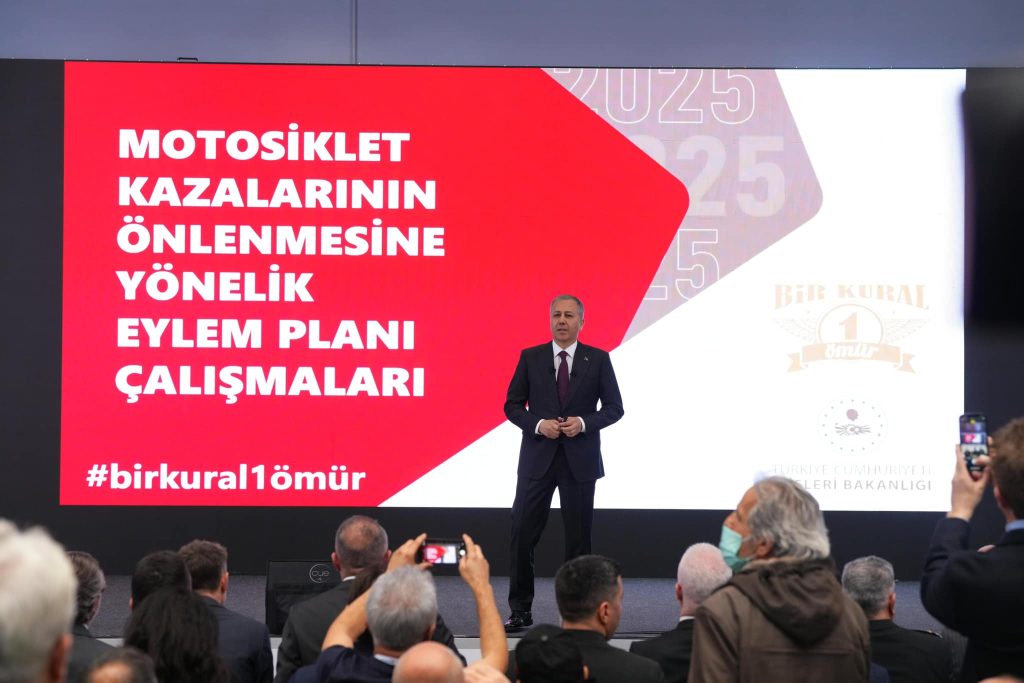 Yerlikaya: Geçen yıl 1587 kişi motosiklet kazasından hayatını kaybetti