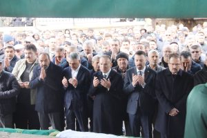 Dualarla son yolculuğuna uğurlandı