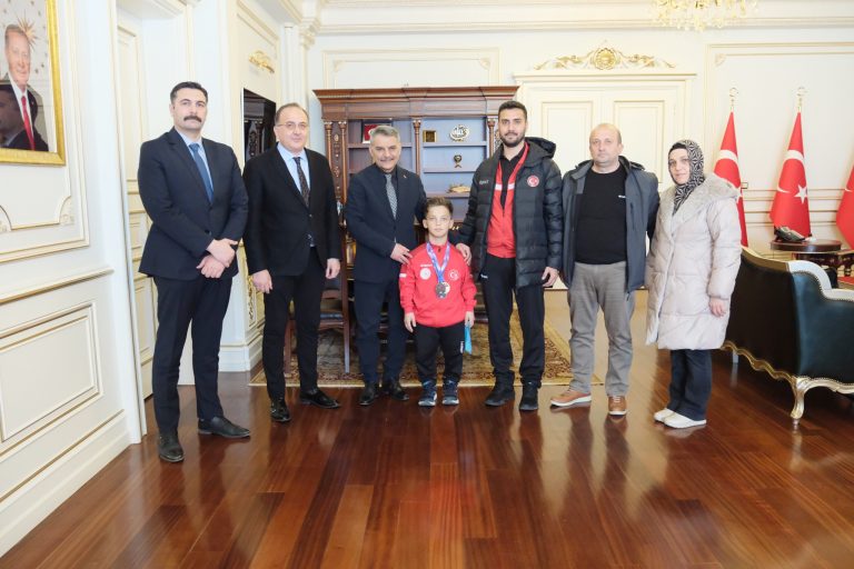 Vali Özkan’dan Şampiyona tebrik