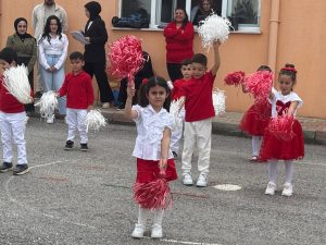 Minik yüreklerden büyük coşku: 23 Nisan etkinliği gönülleri fethetti