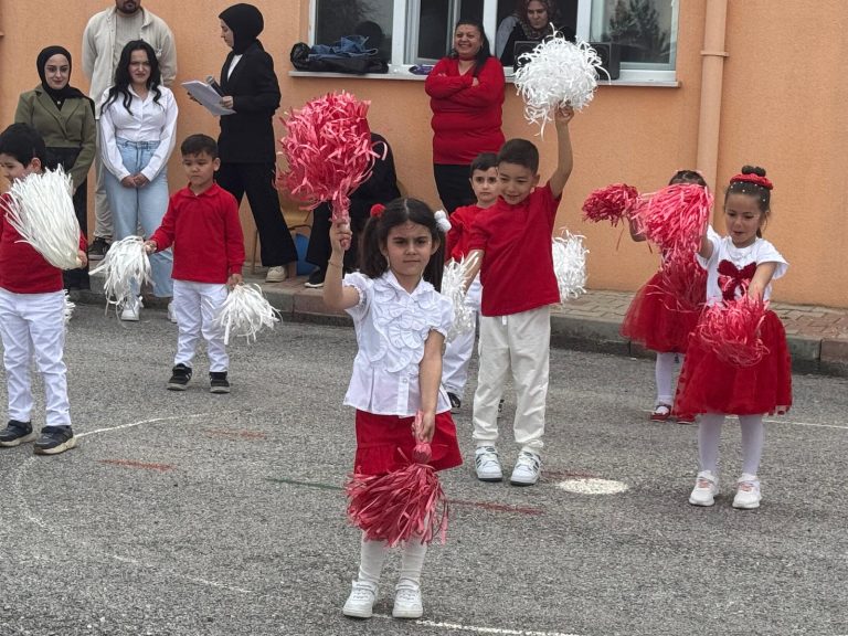 Minik yüreklerden büyük coşku: 23 Nisan etkinliği gönülleri fethetti