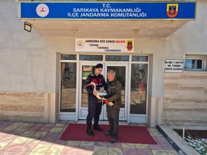 Yaralı leylek jandarma ekiplerince kurtarıldı