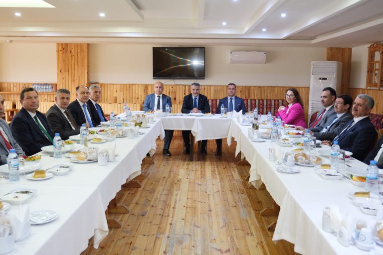 Vali Özkan, milli eğitim müfettişleriyle buluştu