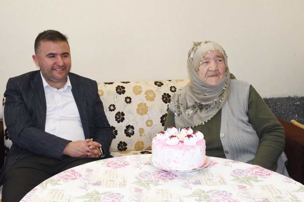 Makbule teyzeye 114. yaş pastası