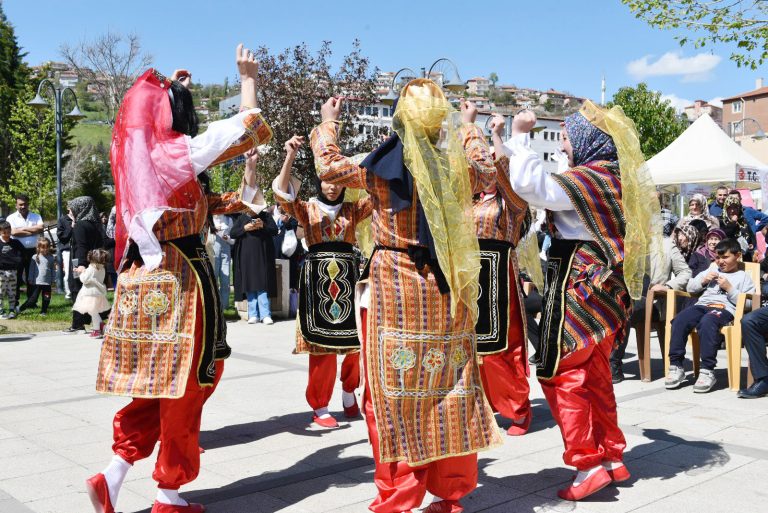 Kortej Yürüyüşü ve Aile Şöleni büyük ilgi gördü