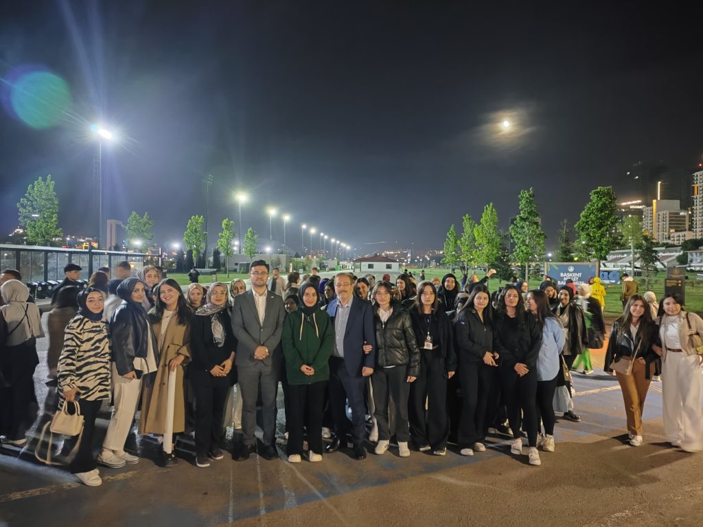 Gençlerin coşkusu Akgül’le buluştu