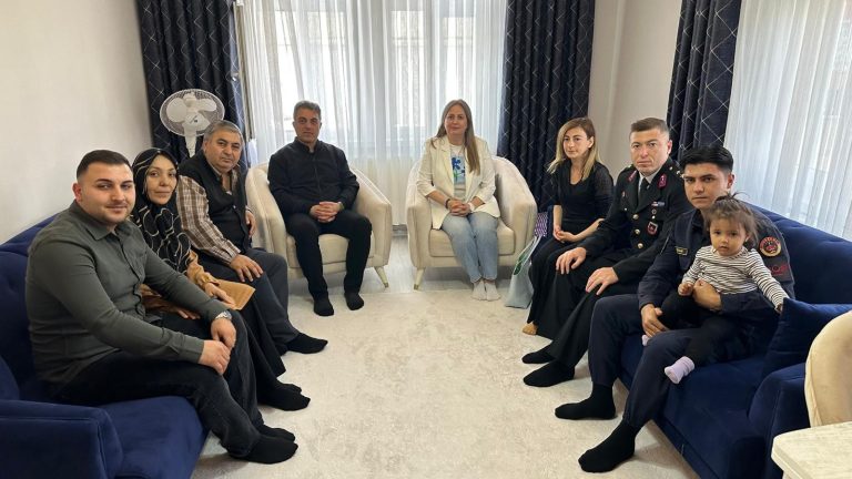Albay Yalınkılıç’tan Şehit Annesine anlamlı ziyaret