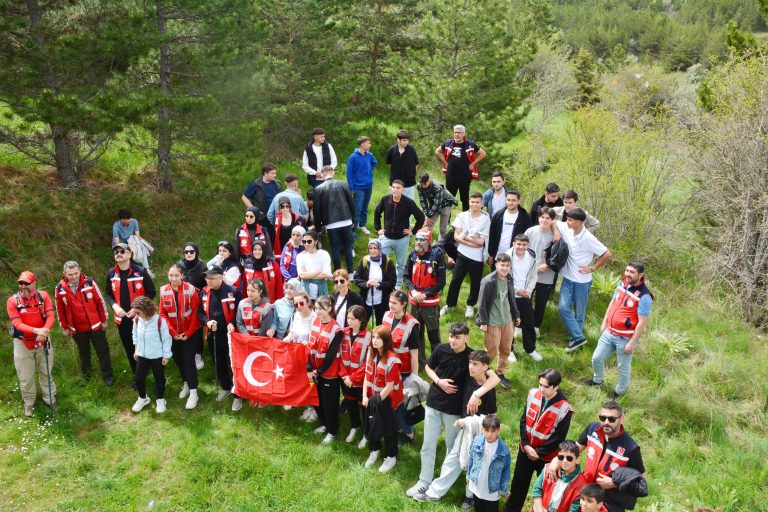 Genç MEB AKUB öğrencileri doğa yürüyüşünde buluştu