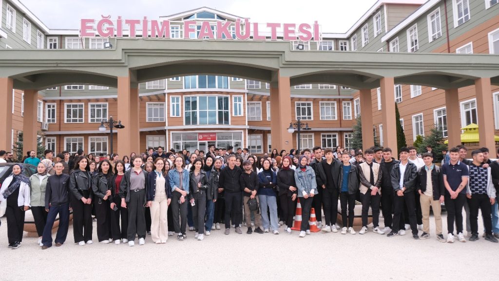 Gri Koç Yozgat’ta gençlerle buluştu