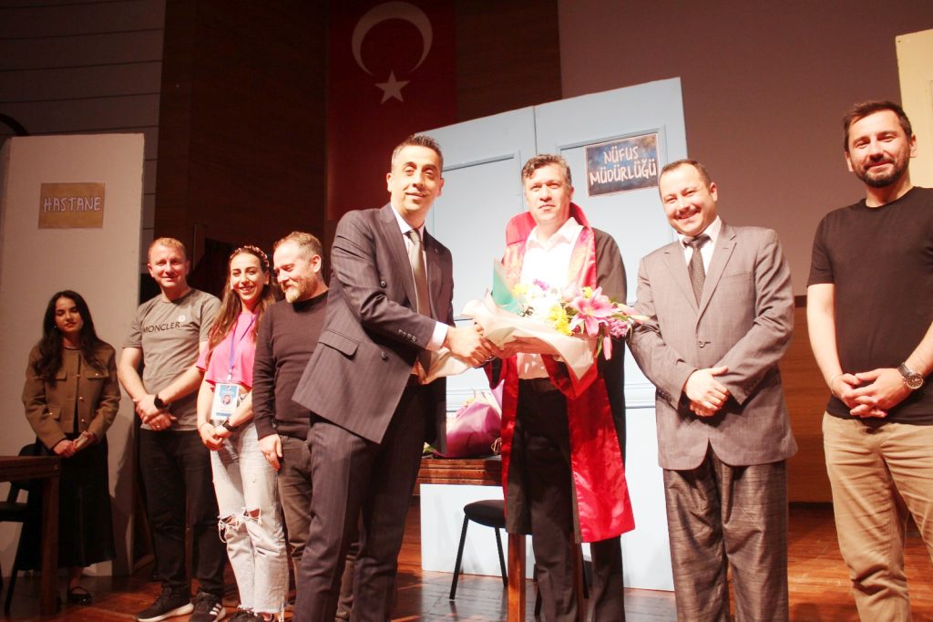 “Bir Memleket Hikayesi” Tiyatro Oyunu Ankara’da sahnelendi