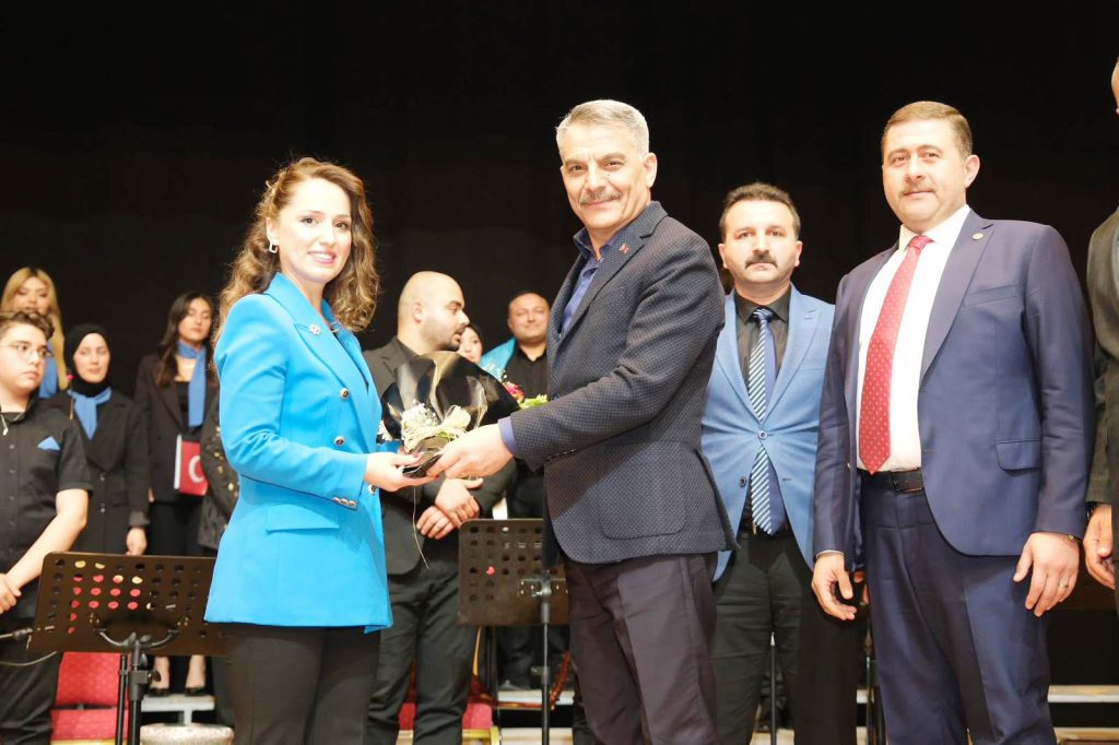 Ülkü Ocakları Korosu ilk konseriyle büyüledi