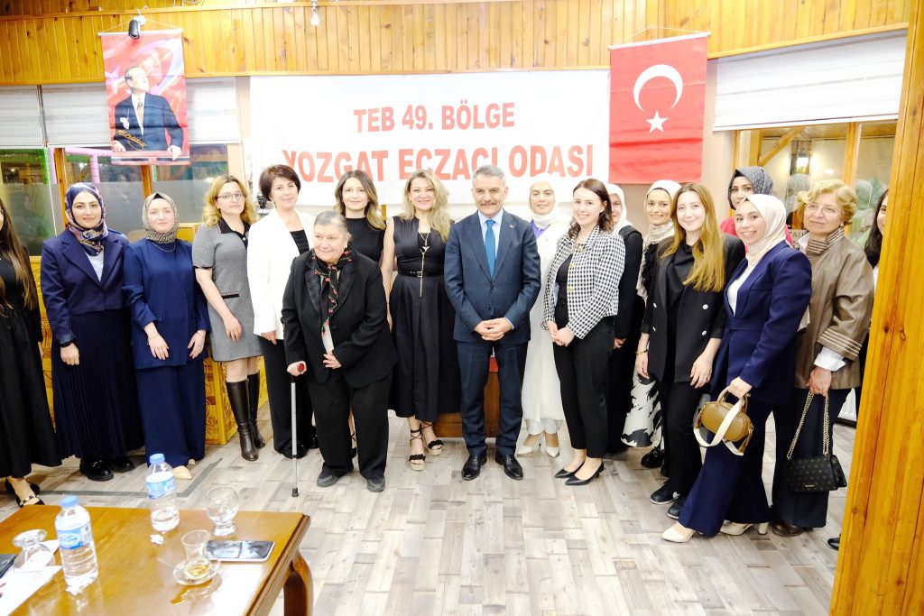 Vali Özkan eczacılarla buluştu