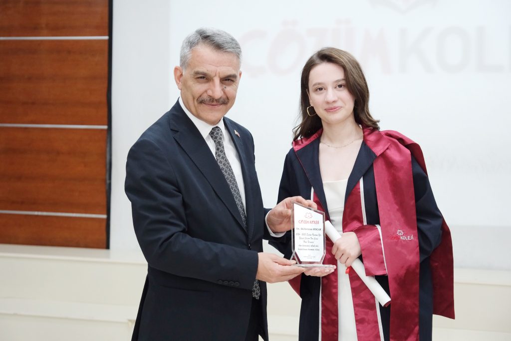 Vali Özkan, Şehit kızının mezuniyet gururuna ortak oldu