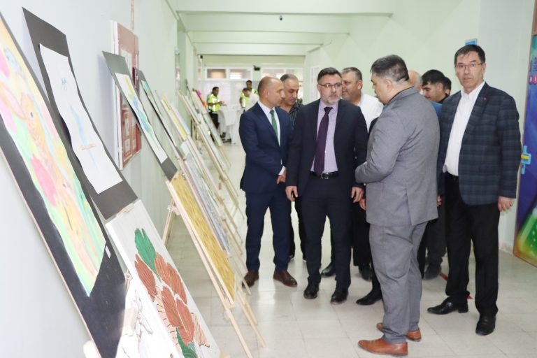 Başkan Arslan’dan yılsonu sergisine ziyaret