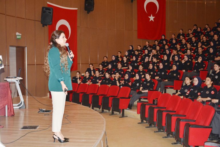 Polis adaylarına evlilik öncesi eğitim semineri