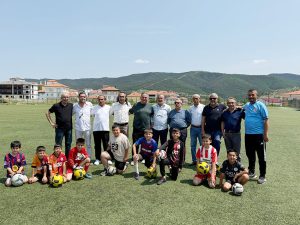 Efsanelerle yıldız adayları aynı sahada