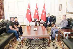 Vali Özkan’dan Türkiye birincisine tebrik