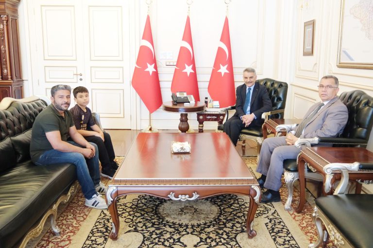 Vali Özkan’dan Türkiye birincisine tebrik