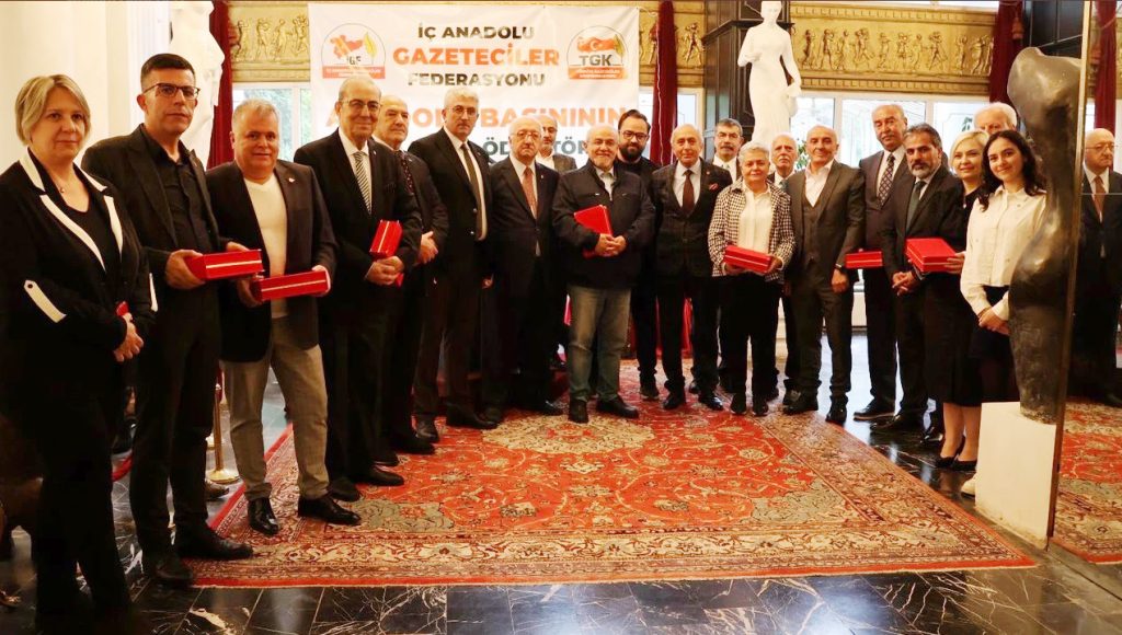 “Anadolu Basınının Çınarları” ödüllendirildi