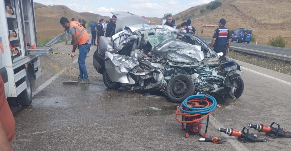 Yerköy’de feci kaza: 3 ölü, 2 yaralı