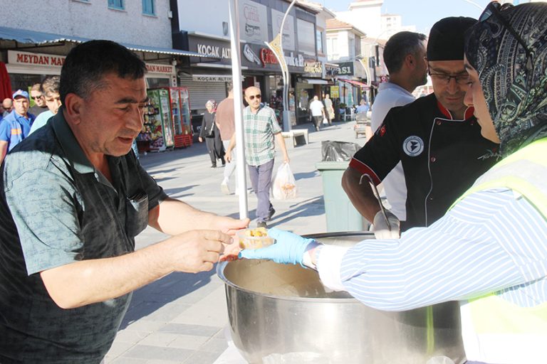Yozgat Belediyesi’nden Aşure ikramı