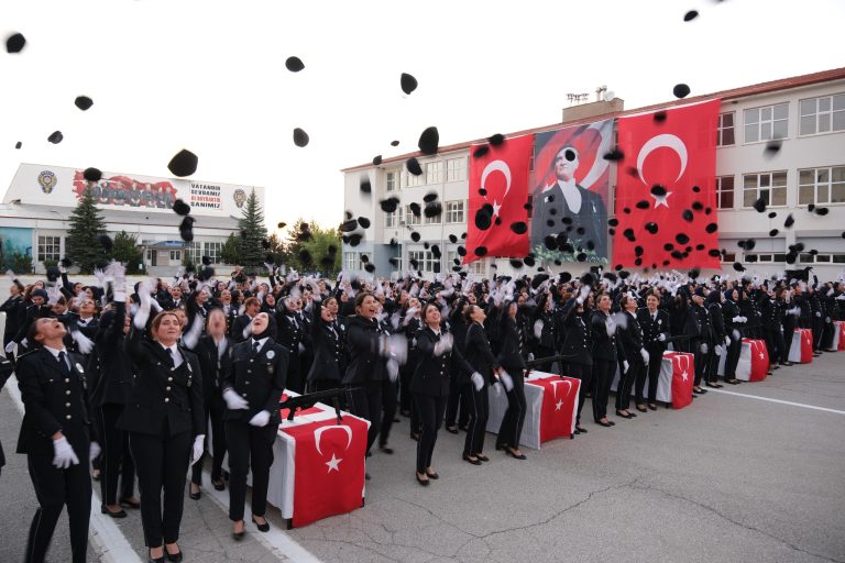 297 Kadın Polis Adayı Yozgat POMEM’den mezun oldu