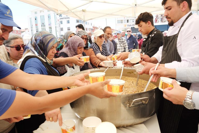Aşure etkinliği yoğun ilgi gördü