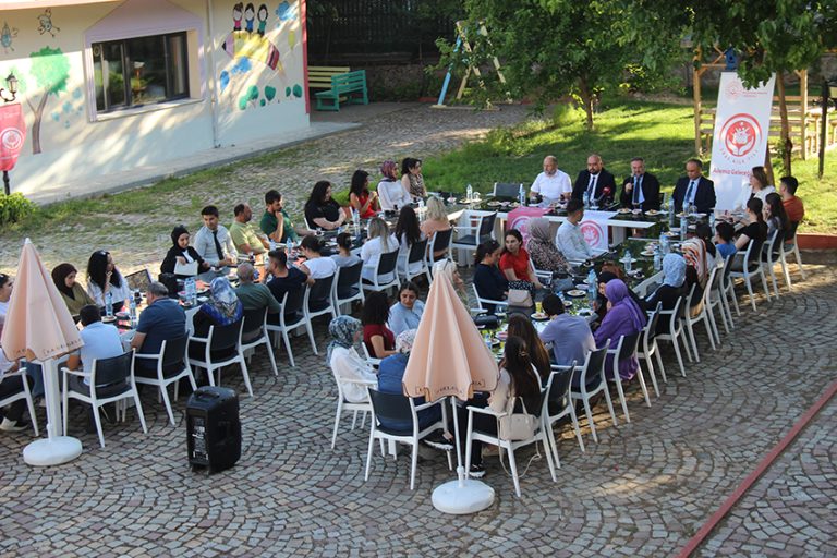 Genç Çiftler “Aile Kafe”de buluştu