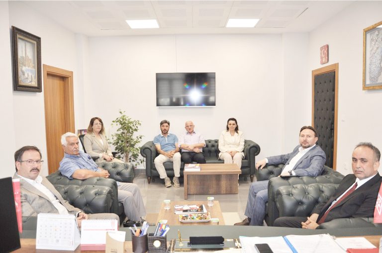 Başkan Kandemir’den İl Müdürü Topal’a ziyaret