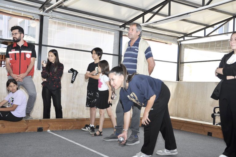 Sedmaster yaz kampı’nda kuşaklar arası dostluk turnuvası