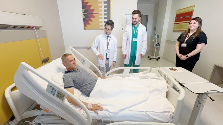 Hastanın böbreğinden 100’e yakın taş çıkarıldı