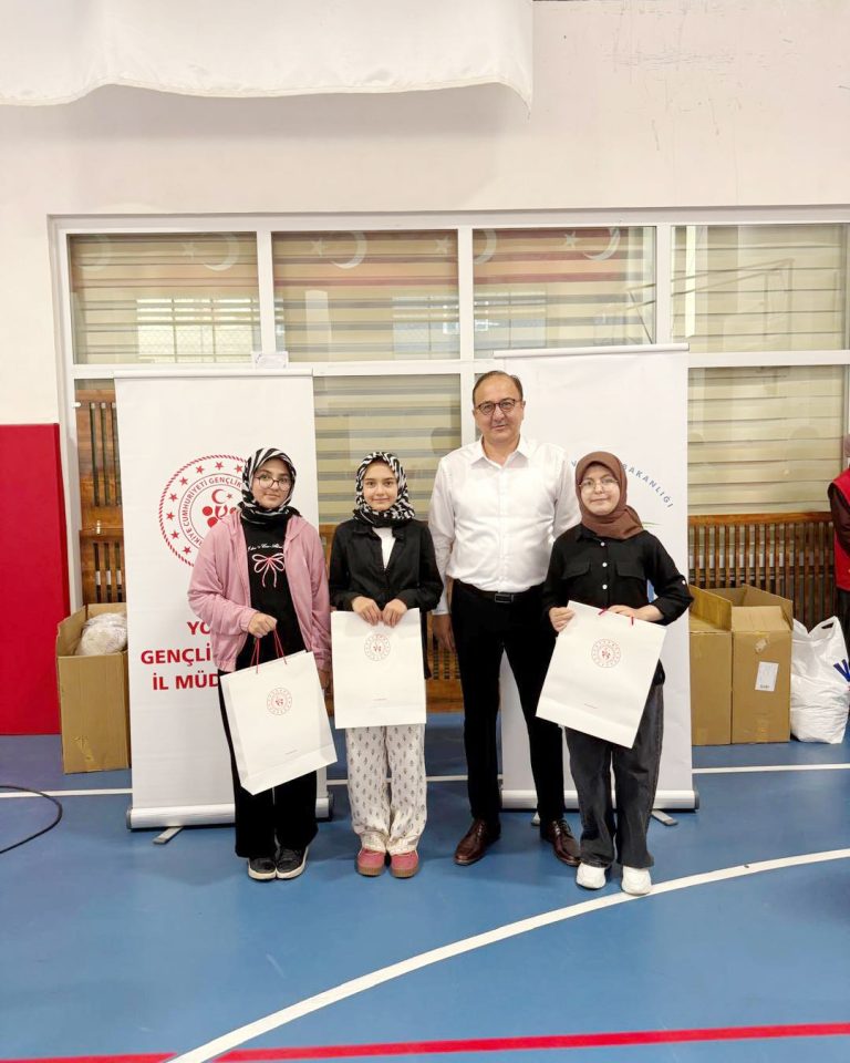 Yaz Spor okulları kapanışında sporculara ödül