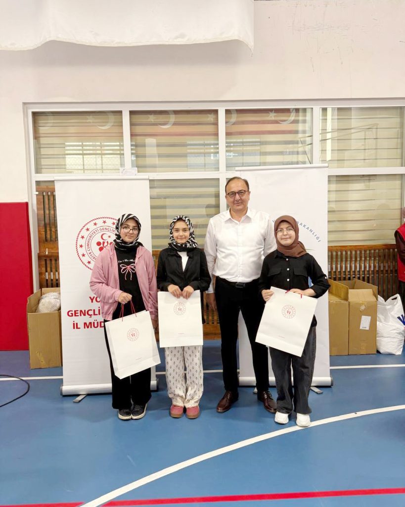 Yaz Spor okulları kapanışında sporculara ödül