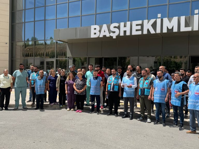 Sağlık Sen’den memur maaş zam teklifi protestosu