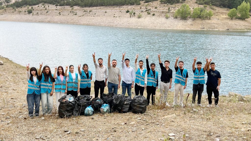 Ülkü Ocakları’ndan Kirazlı Göleti’nde temizlik seferberliği
