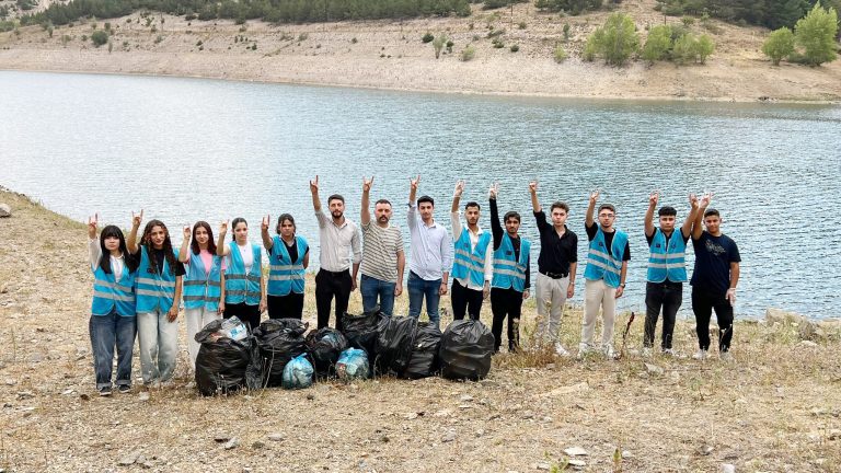 Ülkü Ocakları’ndan Kirazlı Göleti’nde temizlik seferberliği