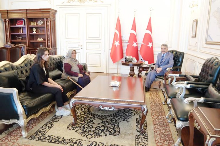 15 Temmuz şehidinin annesini ağırladı