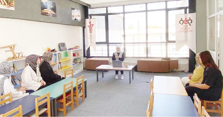 Ailelere medya okuryazarlığı eğitimi düzenlendi