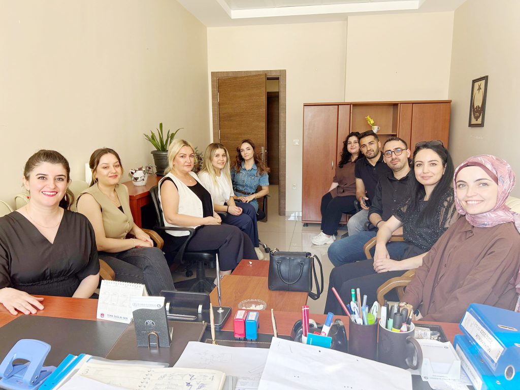 Üniversiteli gençlere moral yemeği