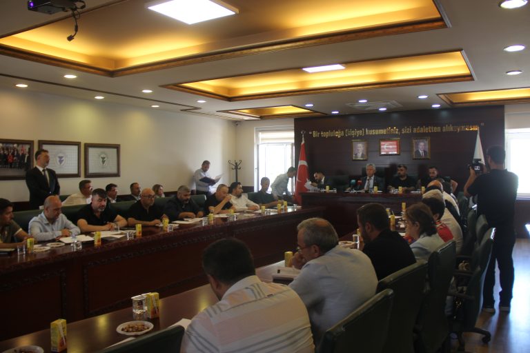 Belediye meclisinde taşınmaz gerginliği