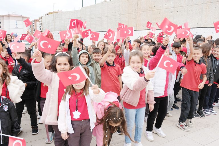 449 Okulda  65 Bin öğrenci ders başı yaptı