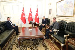 Halkın içinde, yatırımların takipçisi Vali Özkan