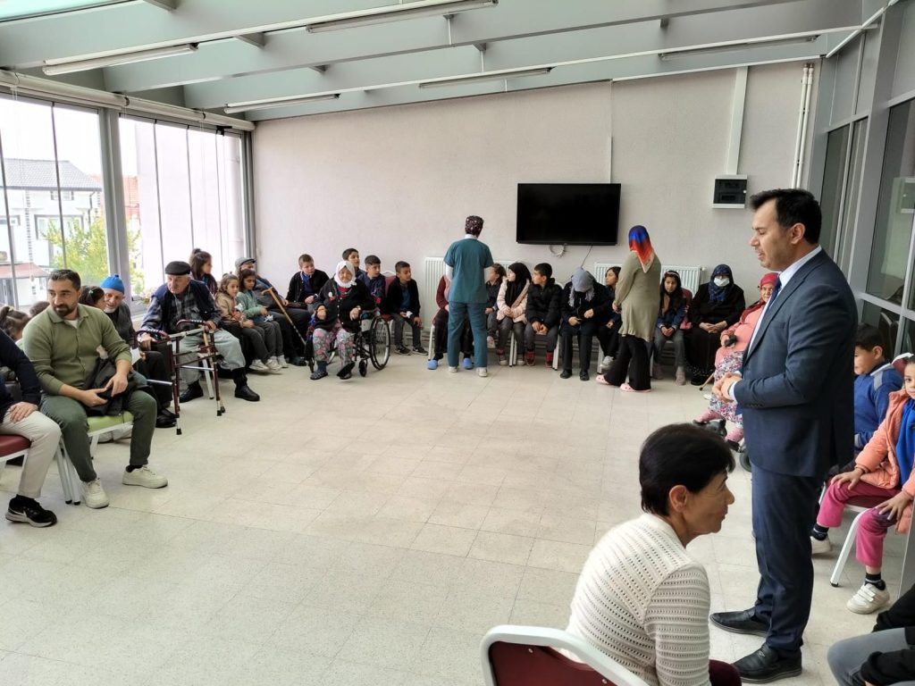 Miniklerden huzurevine anlamlı ziyaret