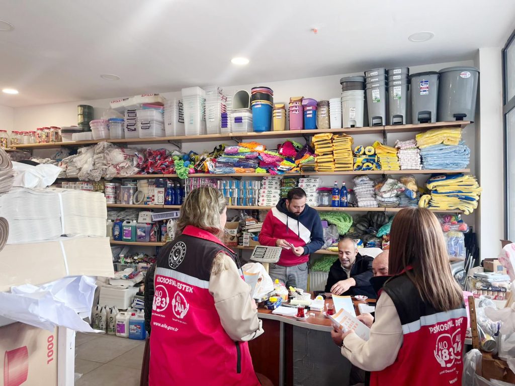 ŞÖNİM, esnafa KADES ve Alo 183’ü anlattı