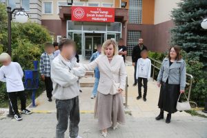 Arzu Özkan’dan çocuk evleri sitesi ziyareti