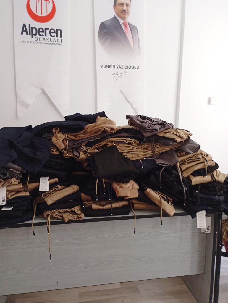 Alperen Ocaklarından 250 öğrenciye kışlık kıyafet