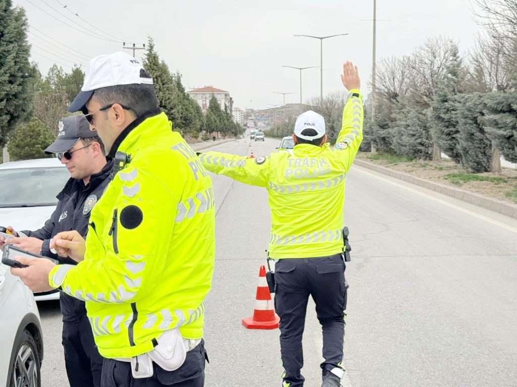 Trafik cezalarını artıran teklif askıya alındı