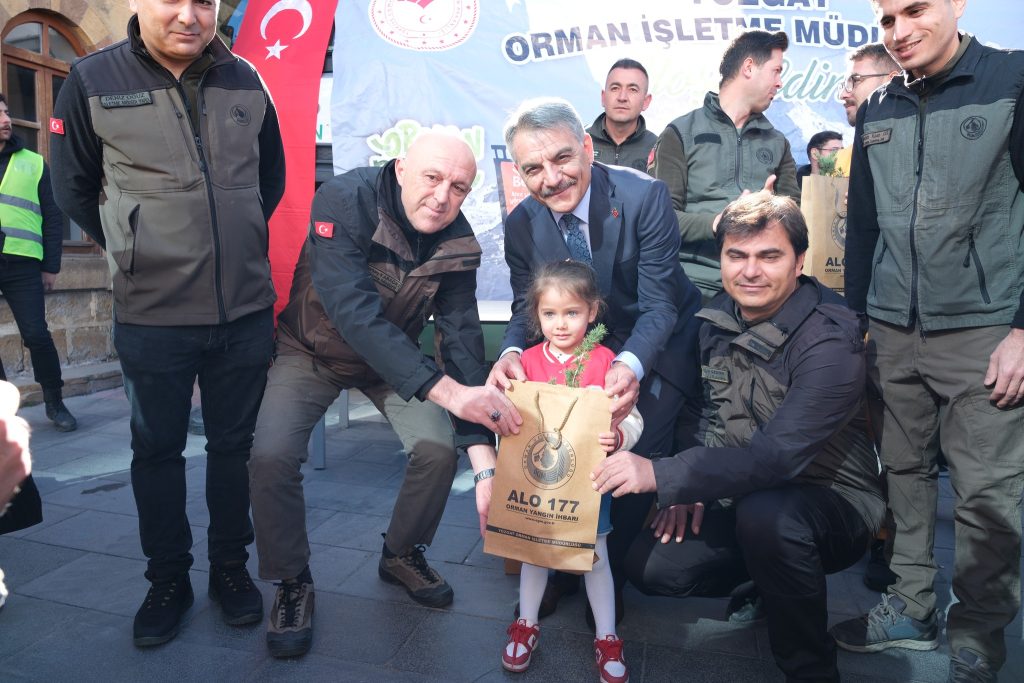 15 bin fidan vatandaşlara dağıtıldı