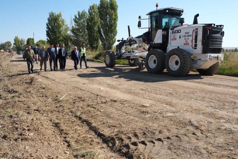 Köylerde altyapı çalışmaları tüm hızıyla sürüyor